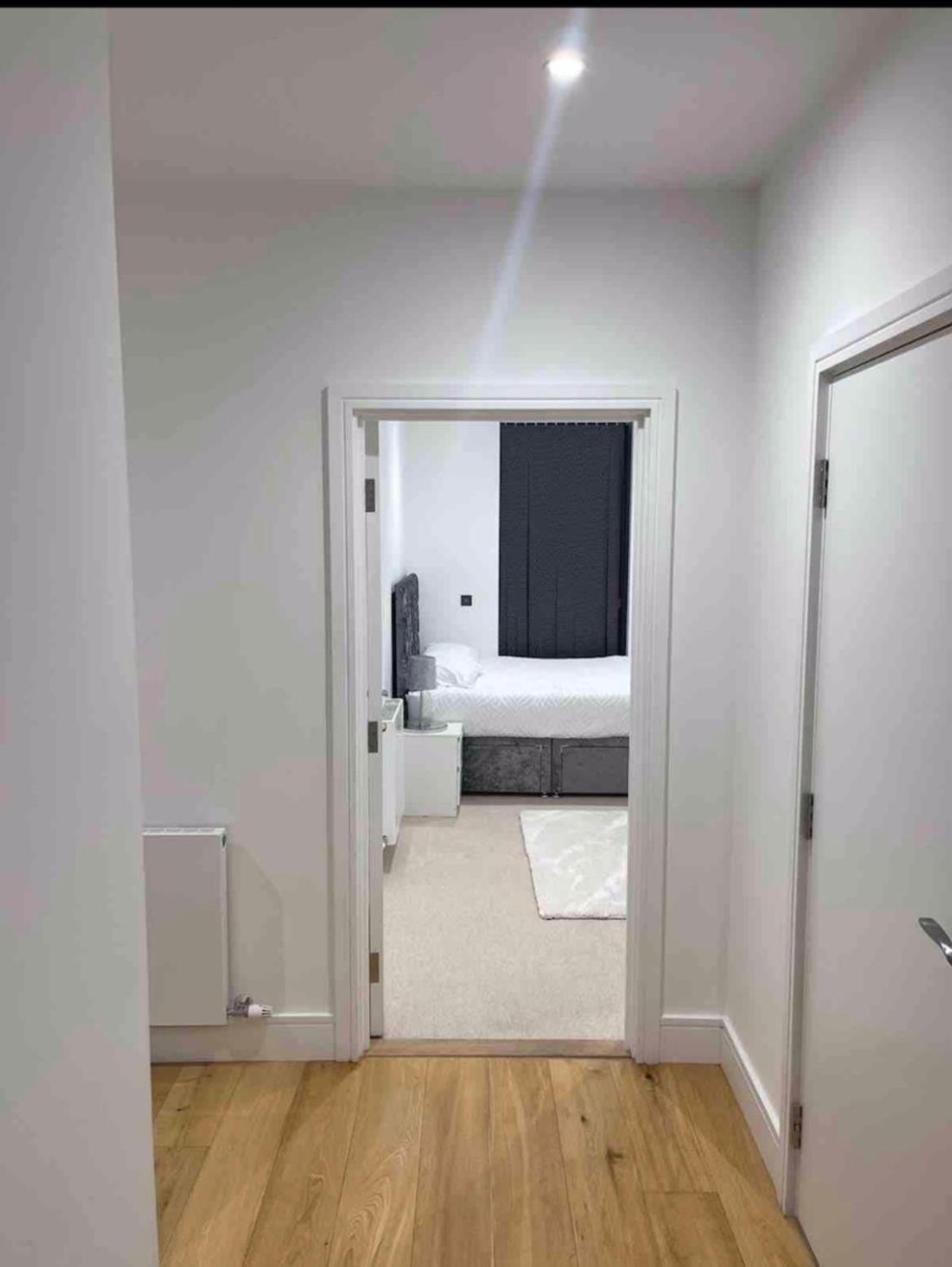 Luxury Top Floor Penthouse Apartment Near Heathrow London Bagian luar foto