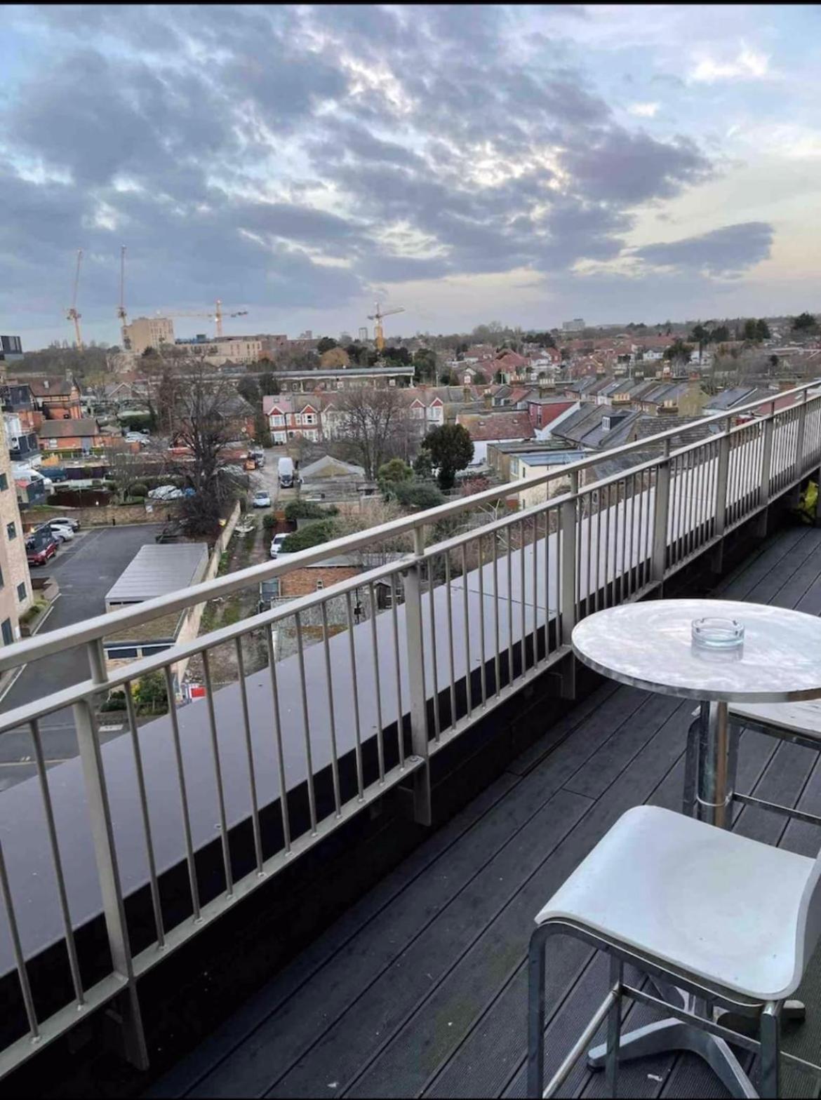 Luxury Top Floor Penthouse Apartment Near Heathrow London Bagian luar foto