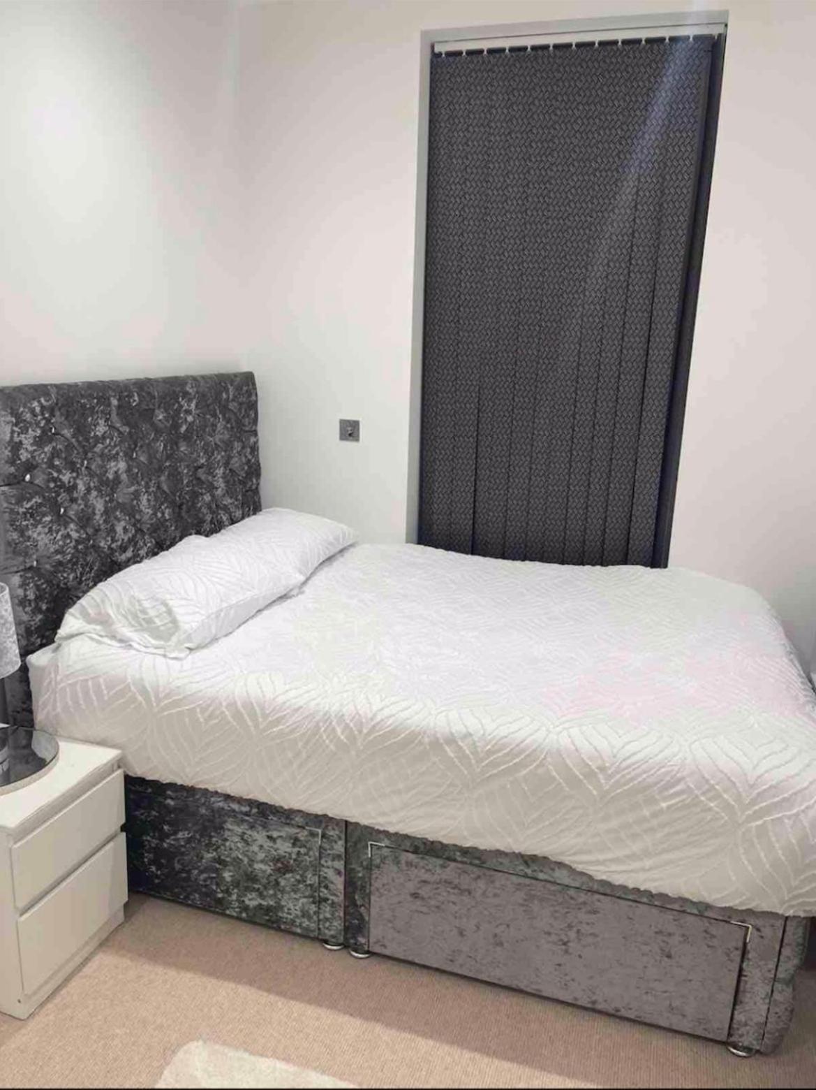 Luxury Top Floor Penthouse Apartment Near Heathrow London Bagian luar foto